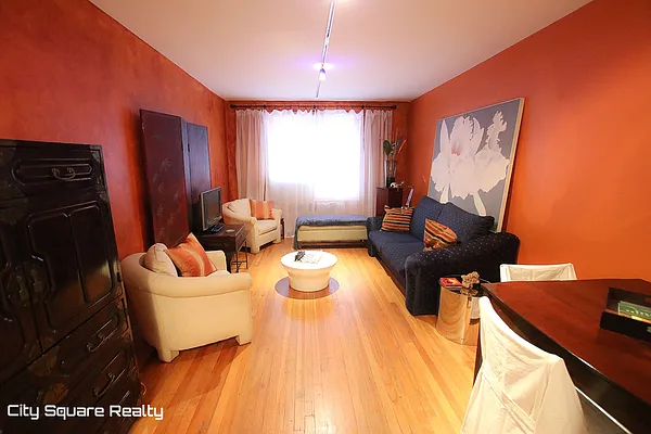 Sold by Remax City Square | media 16