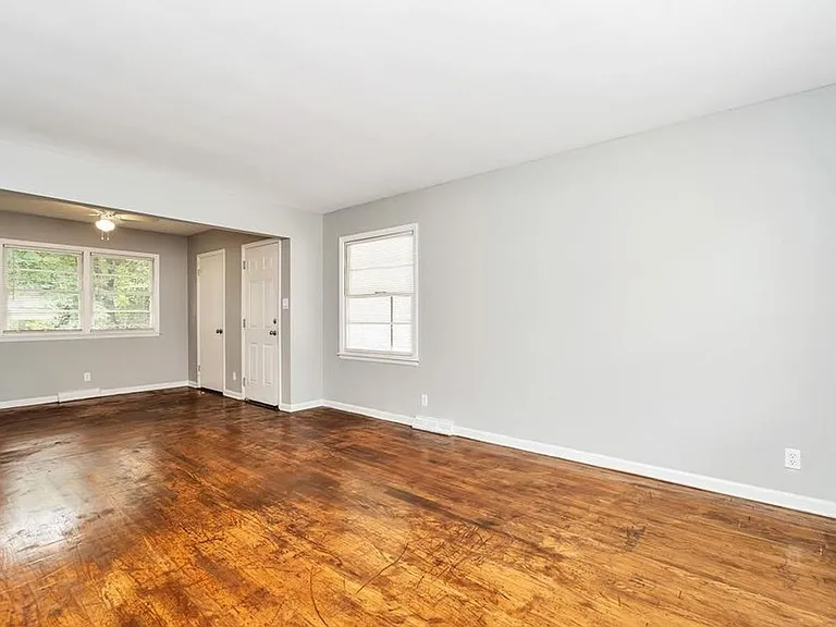 612 Marguerite Dr NW — Photo 2