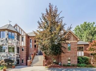 31085 Estate Woods Ct, Farmington Hills, MI 48331