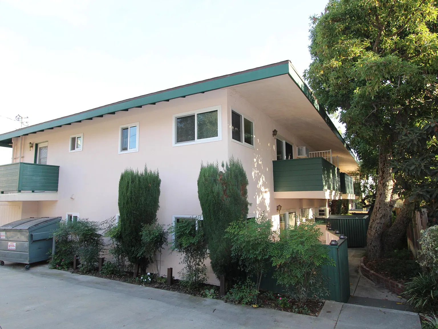 2 bed, 875 sqft, $2,600 — Photo 2