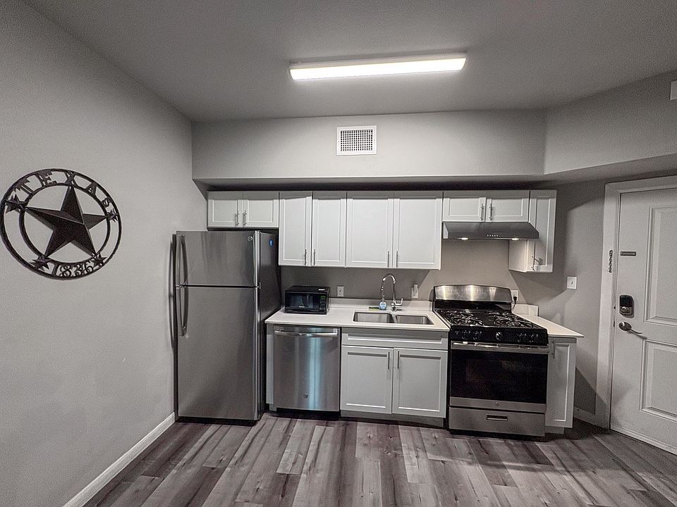 1st image of 911 W 22nd St #4/2-404