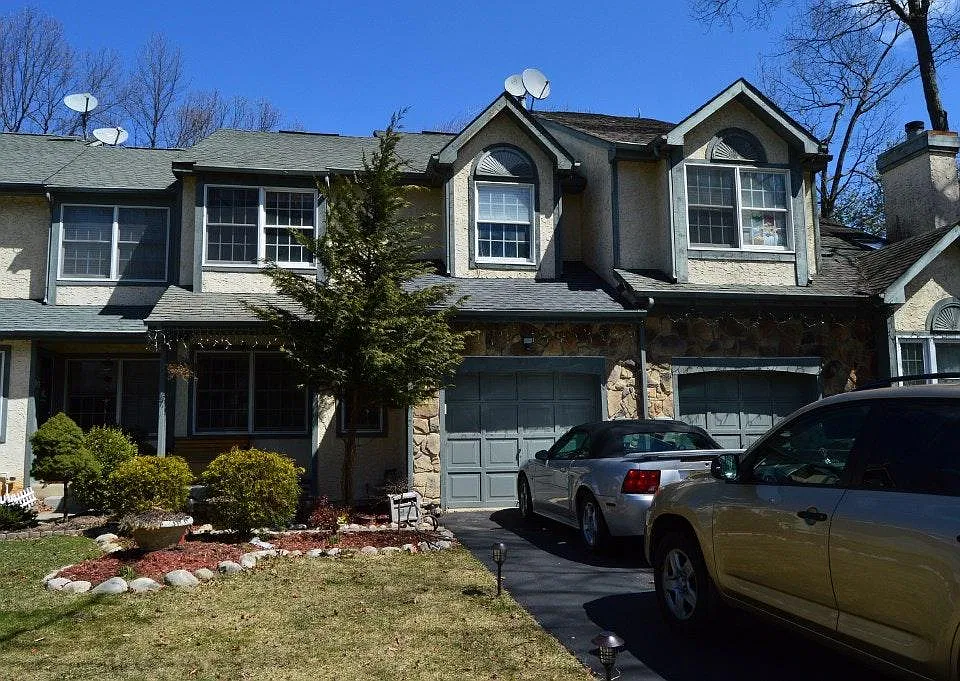 4 Dorchester Dr