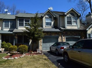 4 Dorchester Dr, East Brunswick, NJ 08816