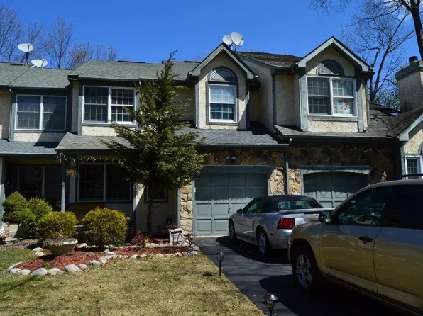 4 Dorchester Dr, East Brunswick, NJ 08816