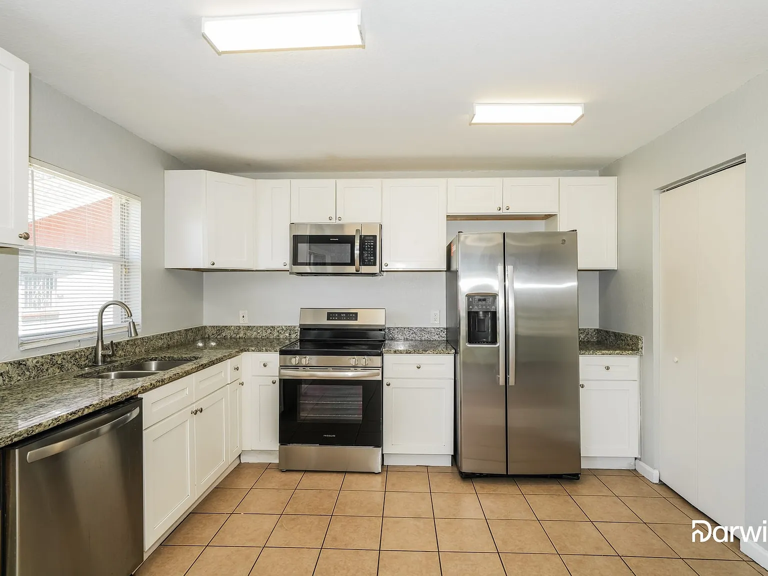 4 bed, 2.0 bath, 1600 sqft, $1,965 — Photo 2