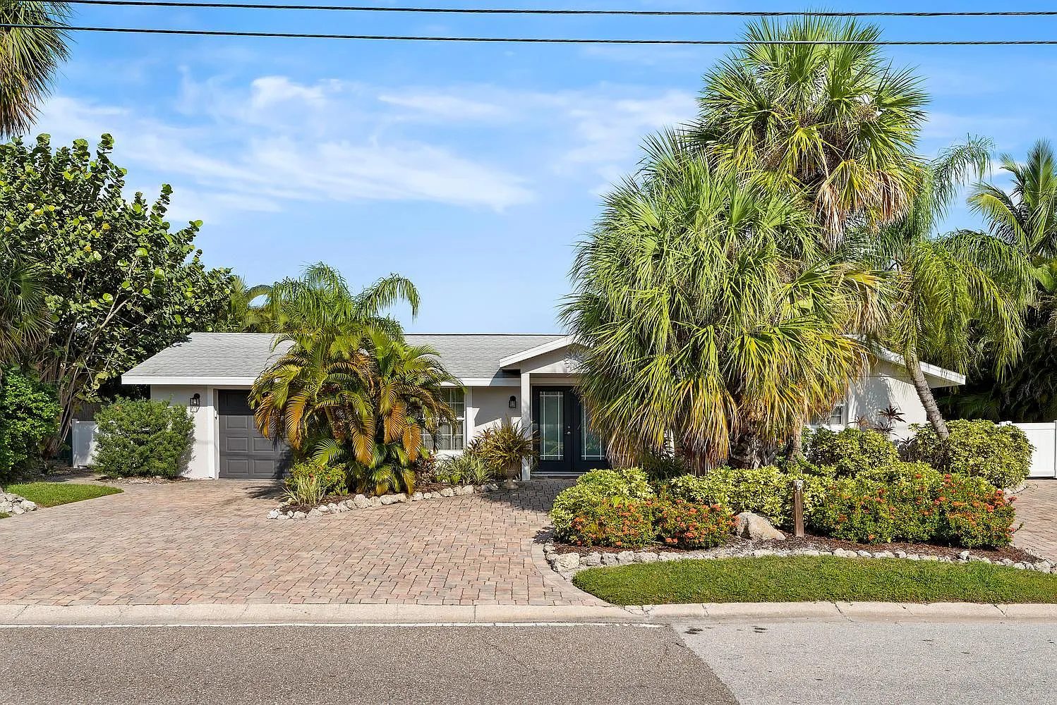 606 Key Royale Dr — Photo 3