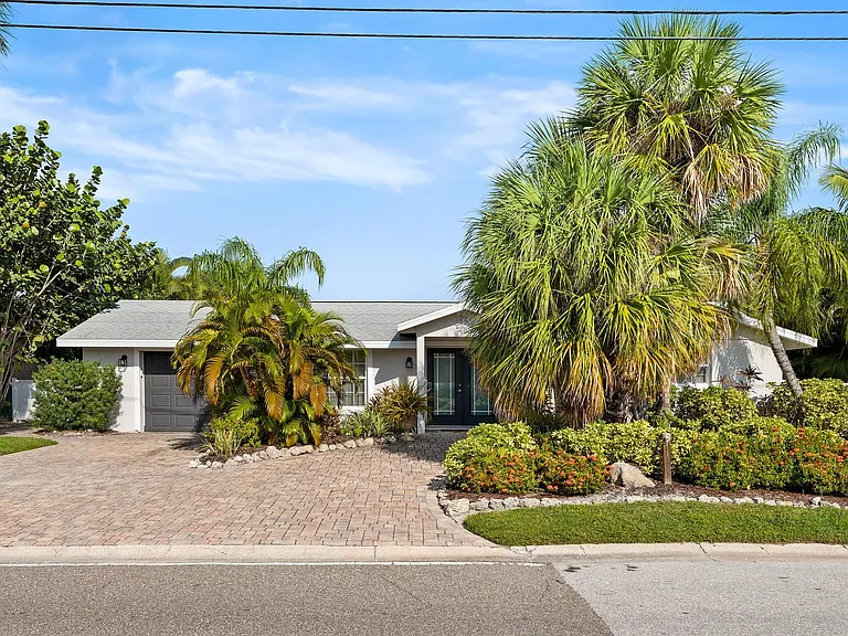 606 Key Royale Dr — Photo 3