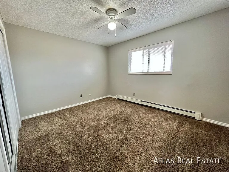 2913 Straus Ln #4 — Photo 6