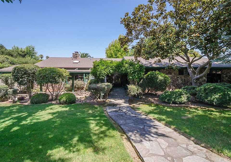 1st image of 2223 Crystal Dr