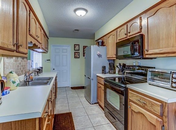 3rd image of 10479 Kristen Dr S
