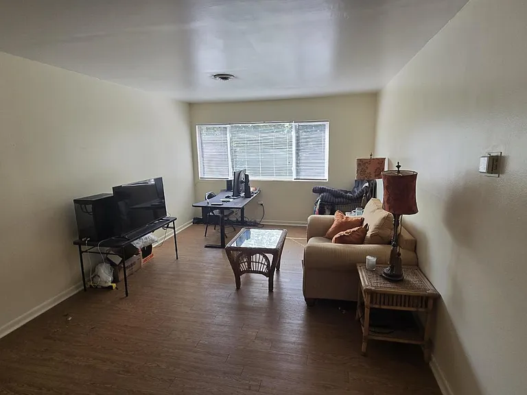500 Indiana Ave #105 — Photo 3
