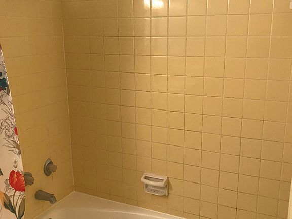 2nd image of 872 Willow Ave