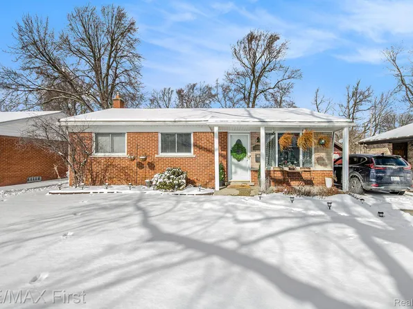 22021 Raymond St, Saint Clair Shores, MI 48082
