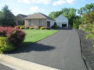 414 Sweitzer Ct, Jacobus, PA 17407