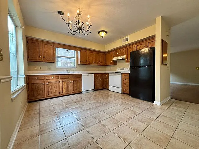 211 Hillside Ct — Photo 7