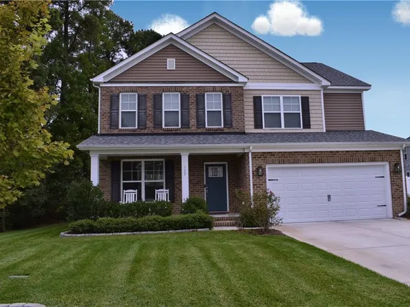 129 Manor Dr, Carrollton, VA 23314