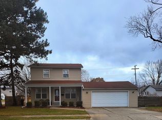 16505 Curtis St, Roseville, MI