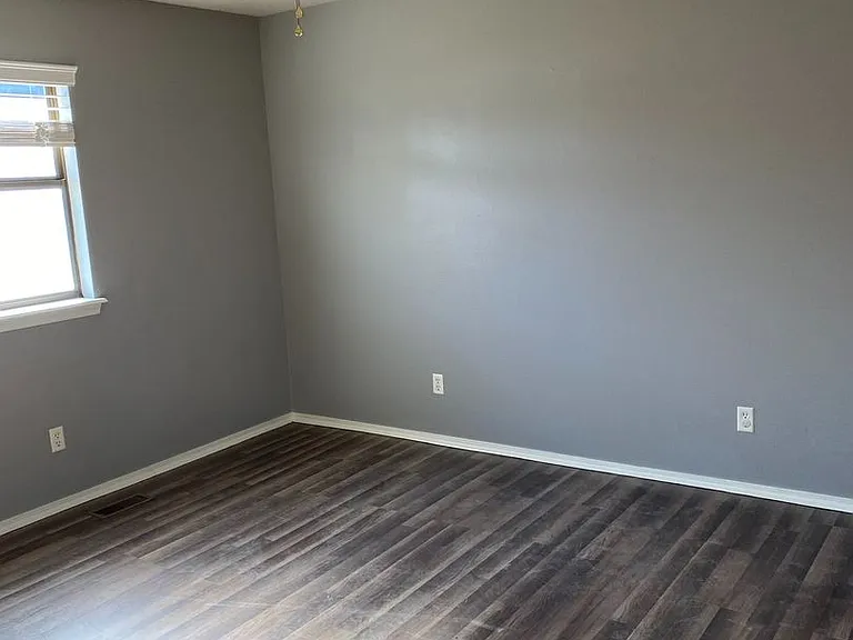514 W J St #B — Photo 2