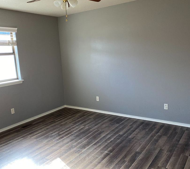 2nd image of 514 W J St #B