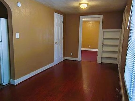 4th image of 823 16th Ave NW #A