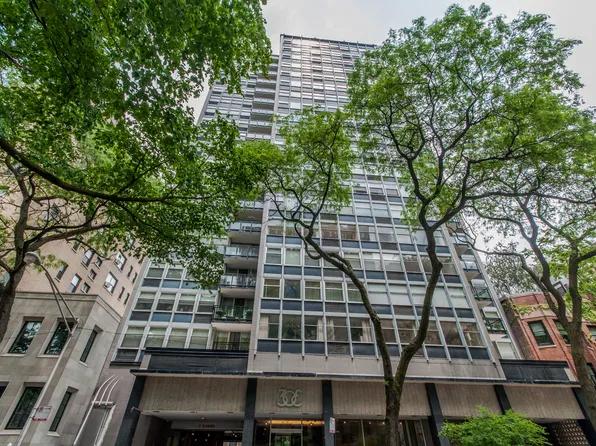 30 E Elm St, Chicago, IL