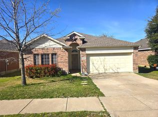 1008 Fort Apache Dr, Fort Worth, TX 76114