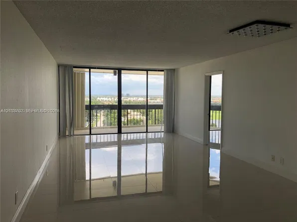 2000 Presidential Way APT 1106, West Palm Beach, FL 33401
