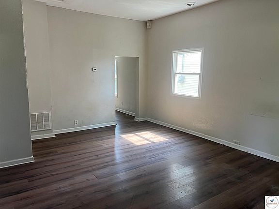 5th image of 403 E 17th St