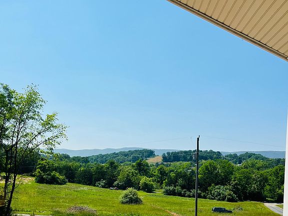 3rd image of 75 Marian Ln