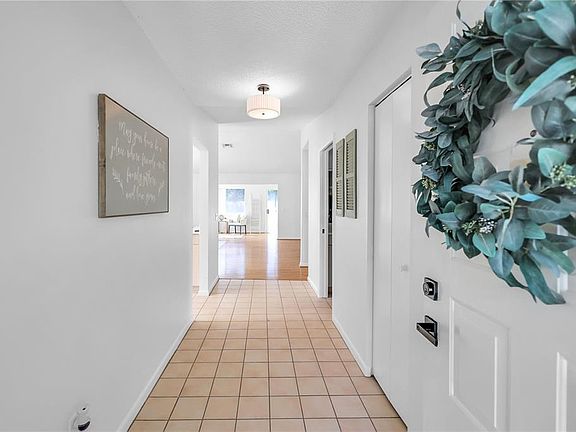 4th image of 642 GLEN OAKS DRIVE