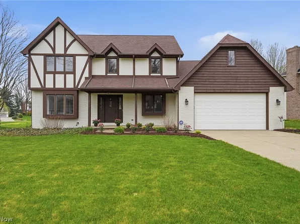 1960 Birkdale Dr, Uniontown, OH 44685