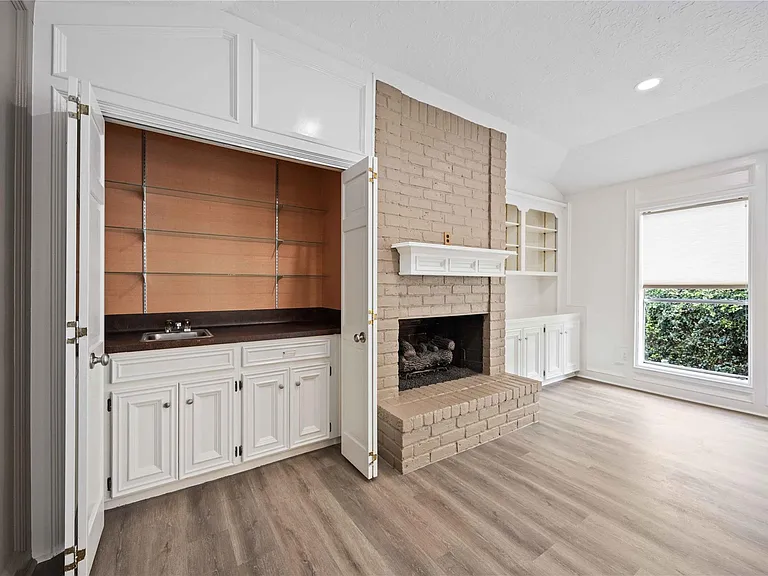 14143 Hillvale Dr — Photo 12