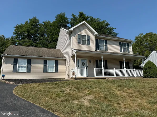 418 Colonial Ct, Blandon, PA 19510