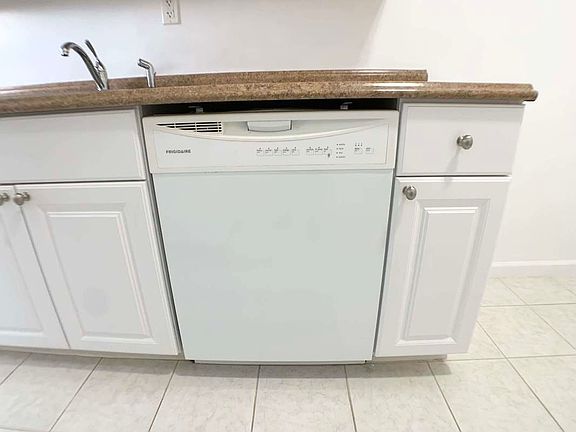 3rd image of 552 Ovington Ave #1H