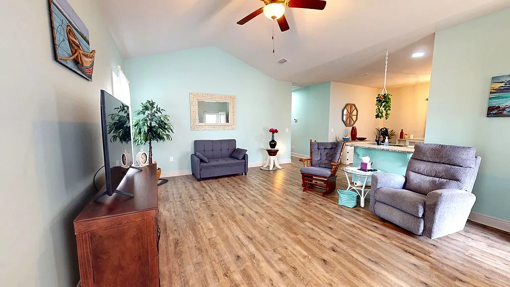 3 bed, 1284 sqft, $2,300 — Photo 2