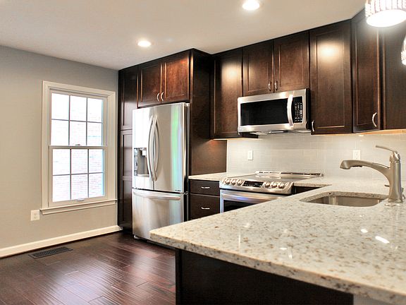 2nd image of 6923 McLean Park Manor Ct