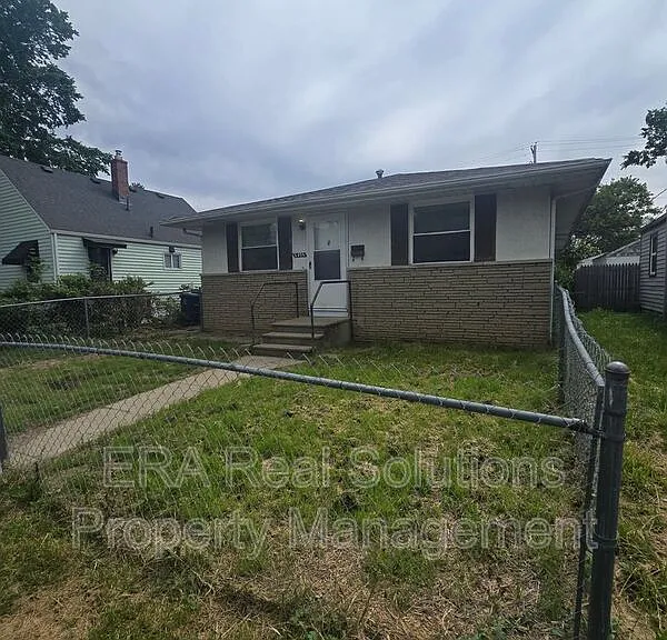 2472 Pontiac St — Photo 2