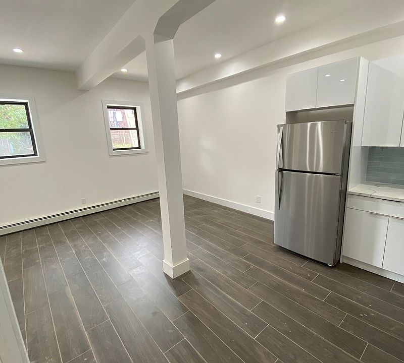 1st image of 1020 E 85th St Floor 3