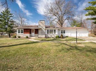 302 Wolff Ln, Ballwin, MO 63011