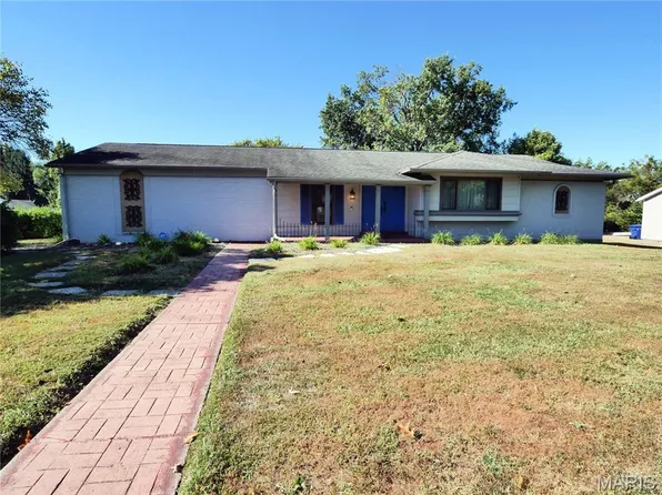 644 Shadow Rock Dr, Florissant, MO 63031