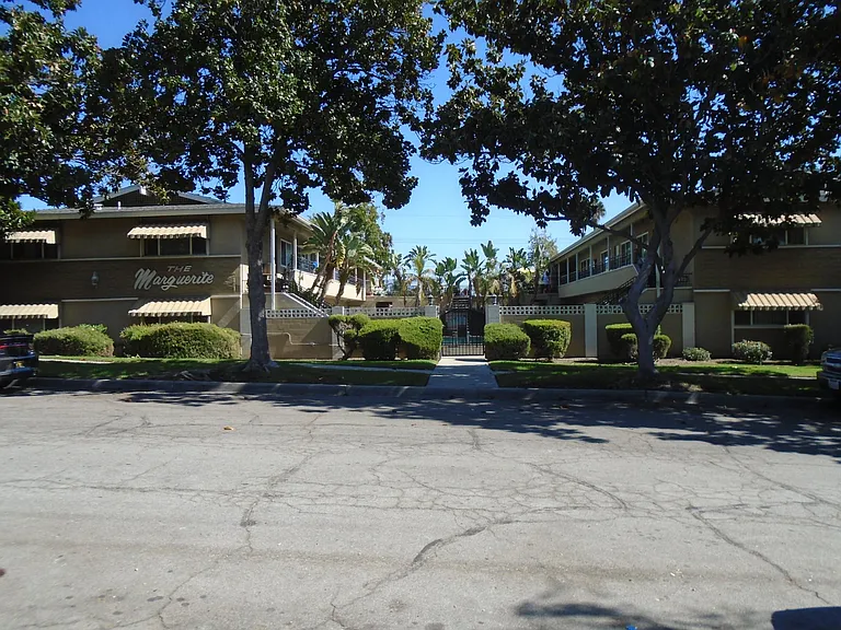 694 Spruce Ave #G — Photo 1