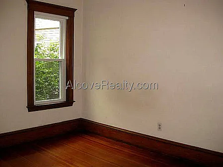 Elm St — Photo 13
