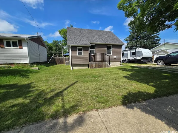 107 9TH AVENUE S, Weyburn, SK S4H 1Z6