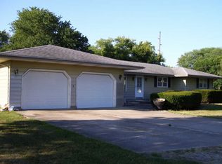 300 W Moultrie St, Bement, IL 61813