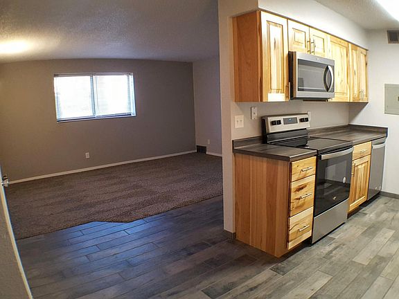 3rd image of 811 Hawkeye Dr #103
