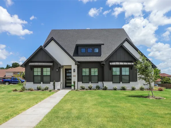 1913 Comanche Dr, Desoto, TX 75115