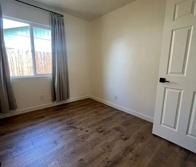 212 E J St — Photo 15