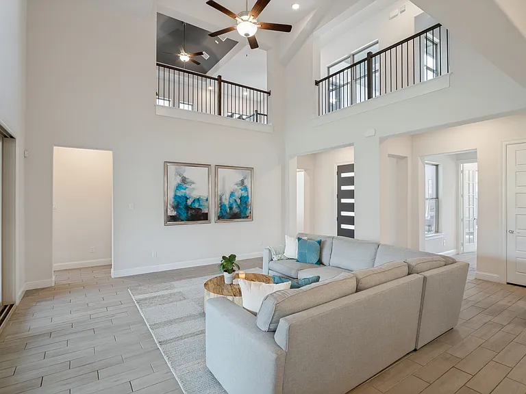 943 Marie Dr — Photo 2