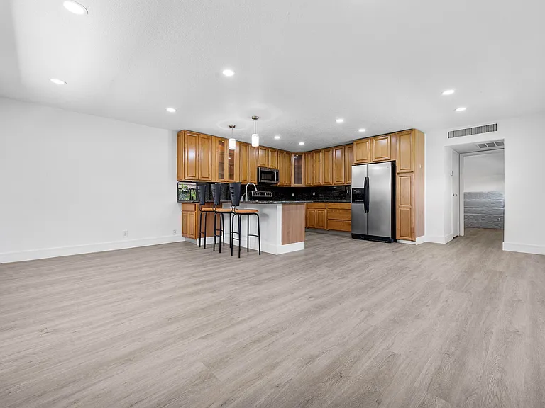 154 Seville Ln #G — Photo 7