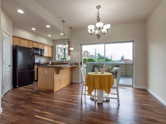 3rd image of 2331 Yakima Ct